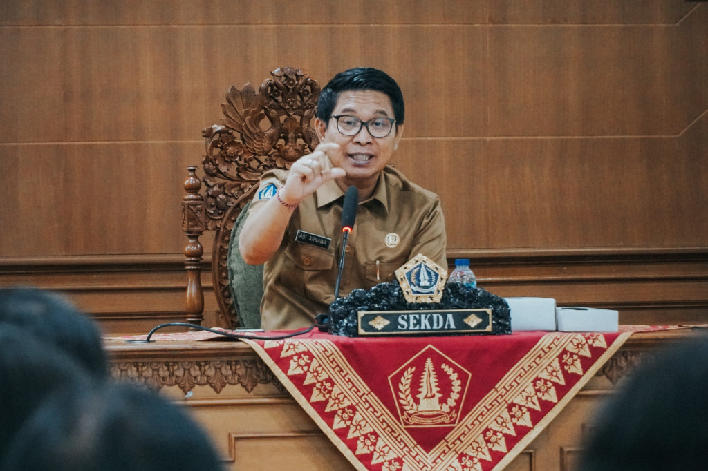 Sekda Adi Arnawa Pimpin Rapat dan Evaluasi Penguatan SAKIP